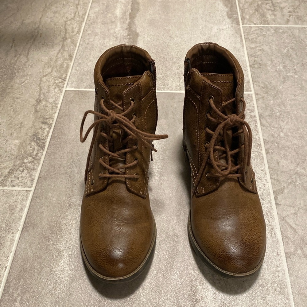 Bass boots